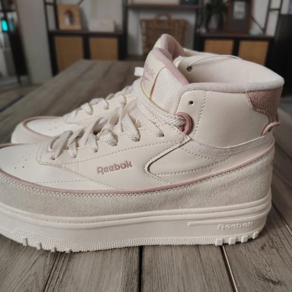 Reebok Cream and Pink Women's Sneakers - Picture 9 of 11